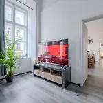 Stunning & Spacious 2Bdr Apt In Center Prague1