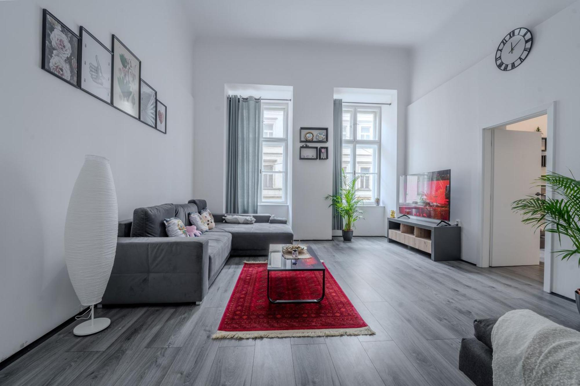 Stunning & Spacious 2bdr In Center Prague1 Apartment