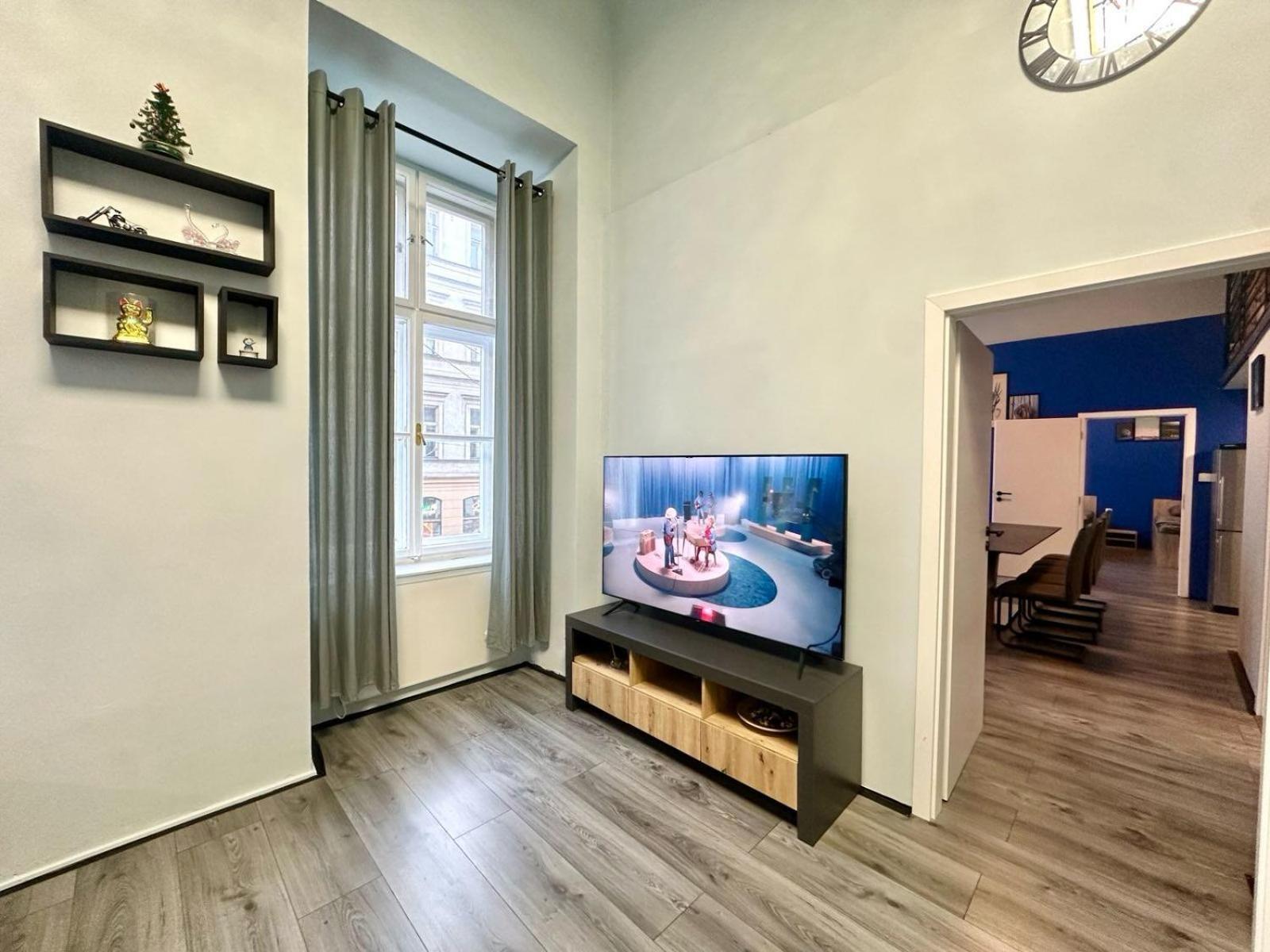 Stunning & Spacious 2bdr In Center Prague1 *