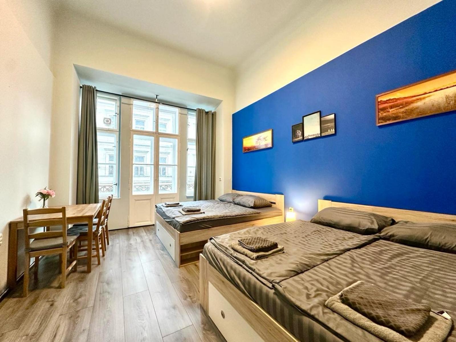 Stunning & Spacious 2bdr In Center Prague1 Apartment *