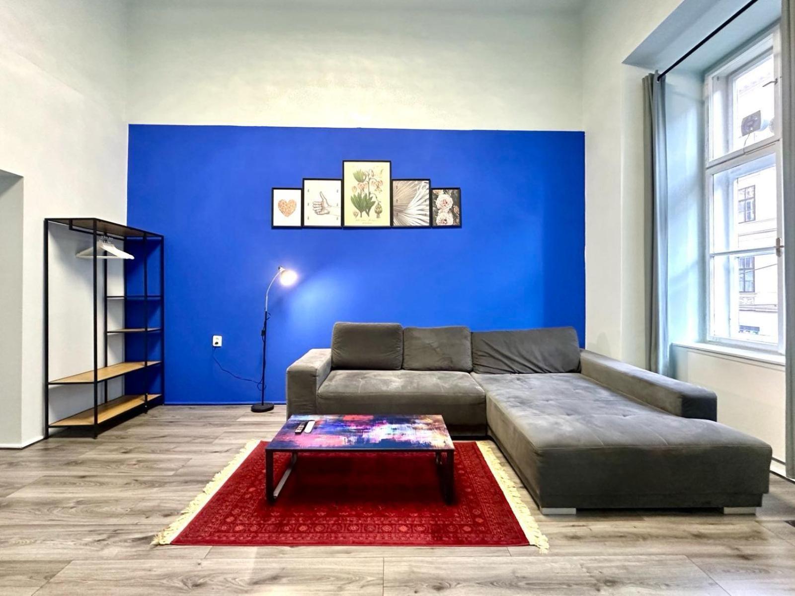 Stunning & Spacious 2bdr In Center Prague1 *
