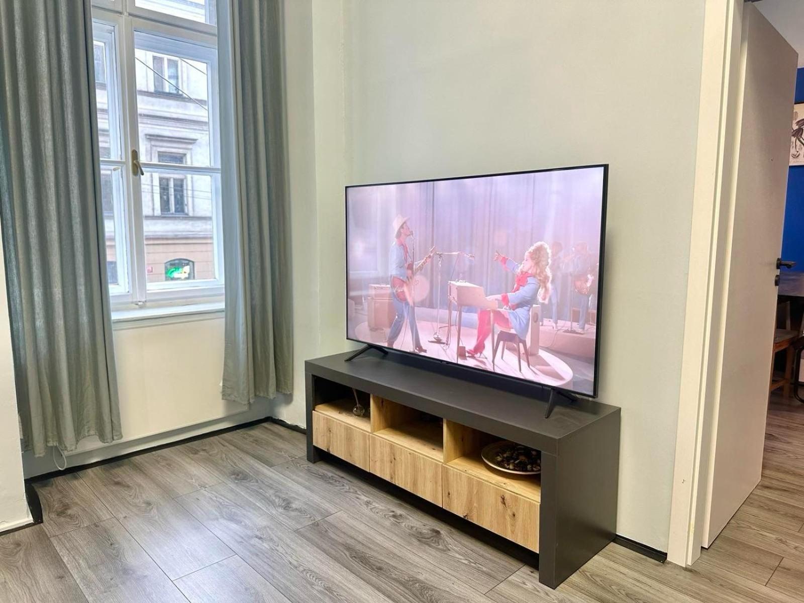 Stunning & Spacious 2bdr In Center Prague1 Apartment